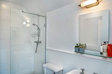 The en suite shower-room.