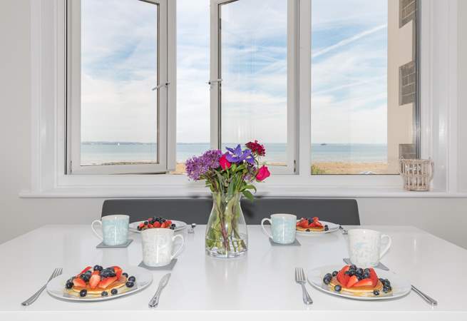 Enjoy breakfast while looking out at this stunning sea view!
