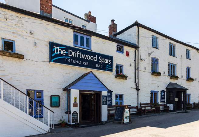 The Driftwood Spars is located just above Goofyfoot, and serves delicious  pub meals and local ales and ciders.