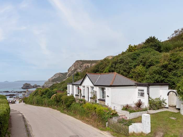 Goofyfoot, Sleeps 8 in St Agnes