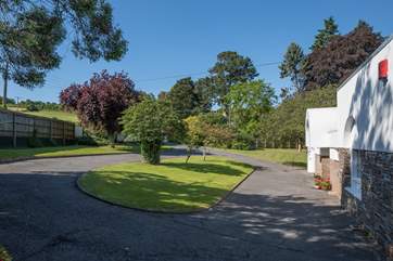Fabulous driveway makes for very easy stress free parking.