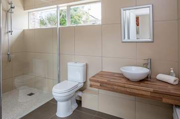 The wet-room is very spacious and wonderfully equipped with this fabulous shower.