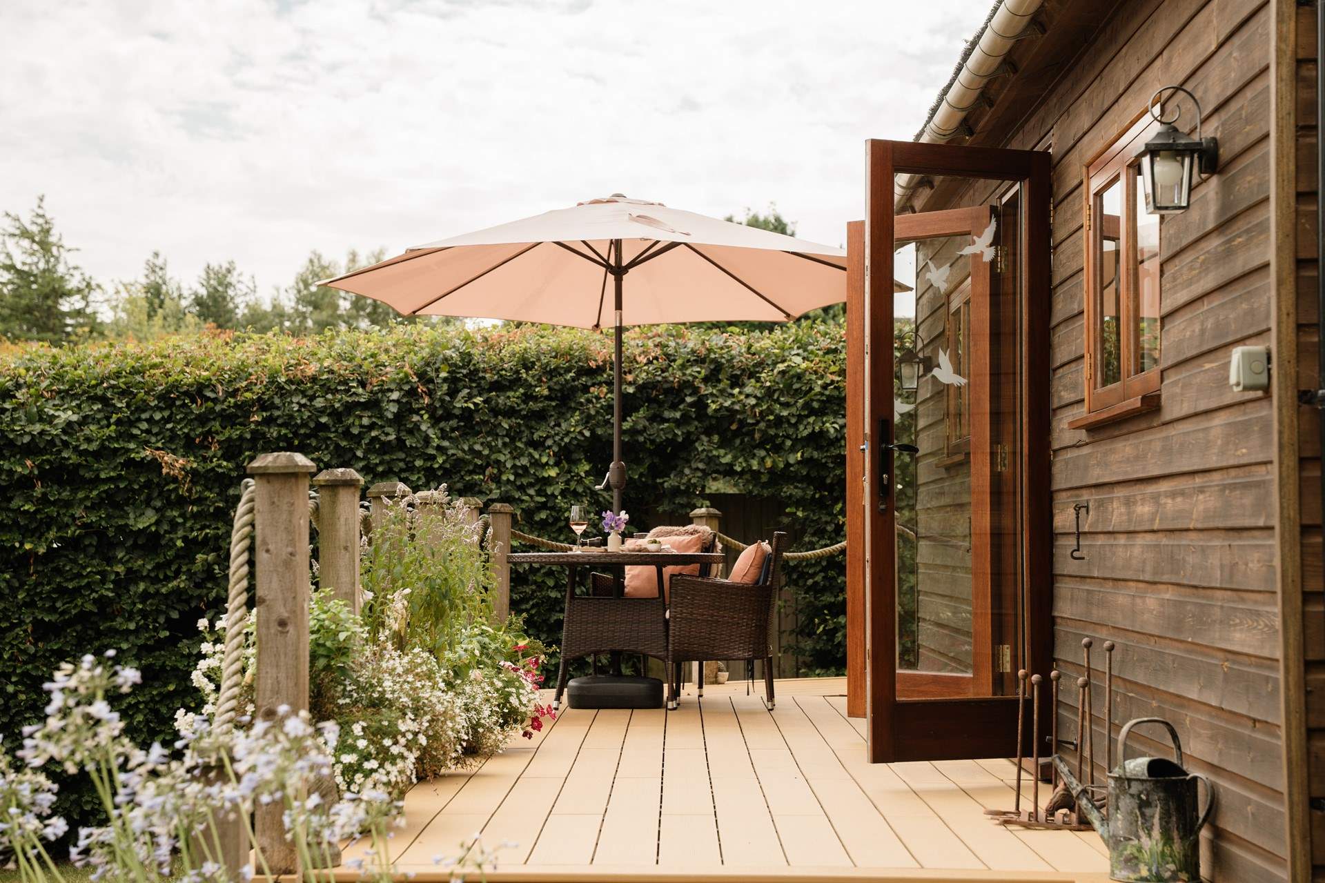 Al fresco dining in peace and tranquility.