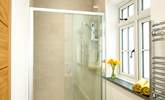 The stylish en suite shower-room. - Thumbnail Image