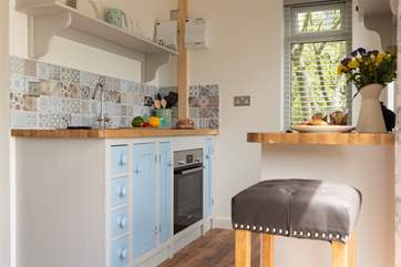 With both an electric cooker and hob, you can cook up a scrummy supper with ease.
