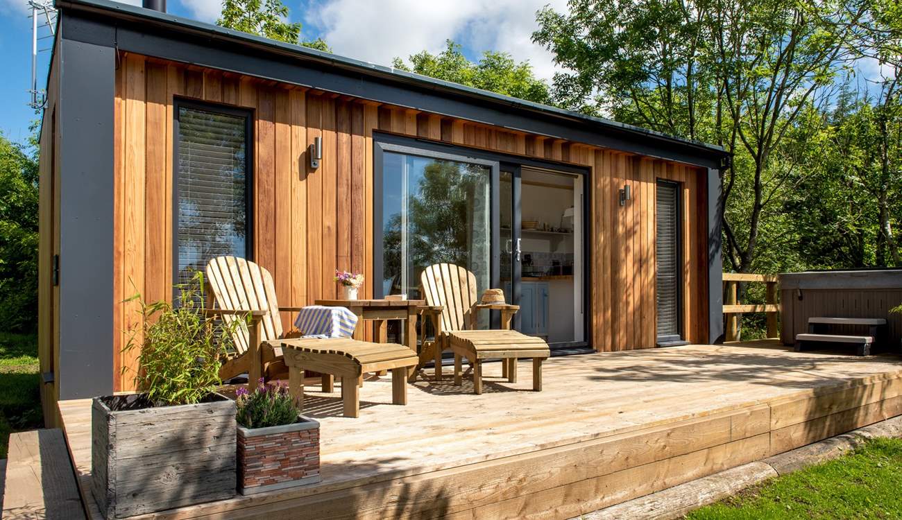 This beautiful hideaway has all you need for your unique getaway. 