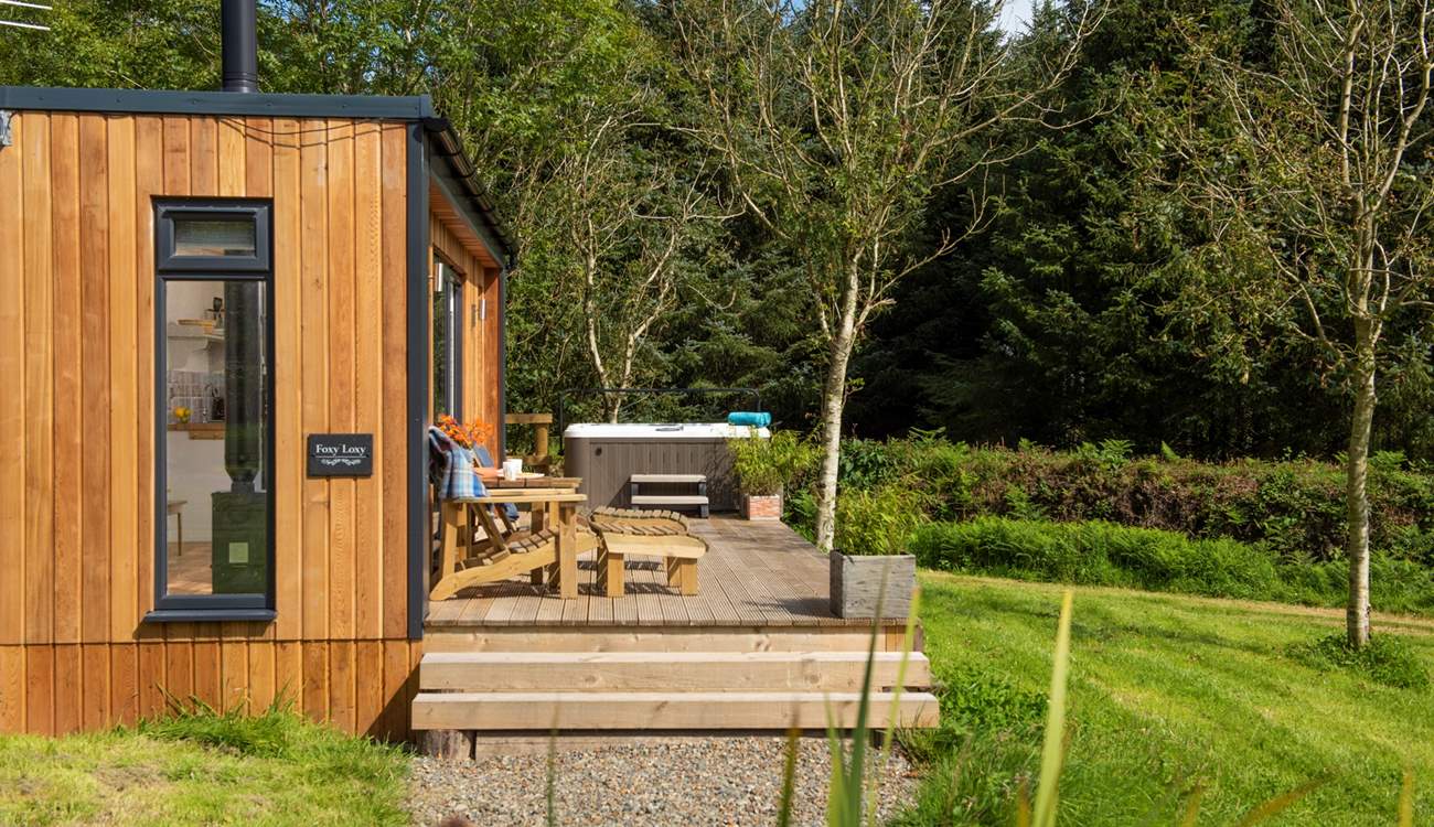 Your raised decking promises far-reaching views across rolling fields towards the mesmerising coast.