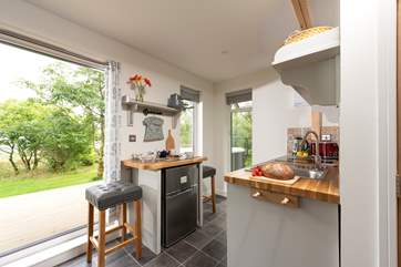 Lots of natural light from the fully glazed full length windows and patio doors.