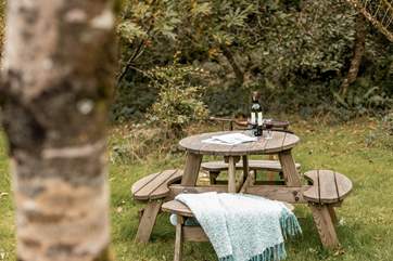 Light the rustic firepit and embrace romantic feasting.