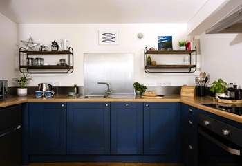 Very well-equipped, the kitchen includes an electric cooker, microwave, dishwasher and fridge (with freezer).