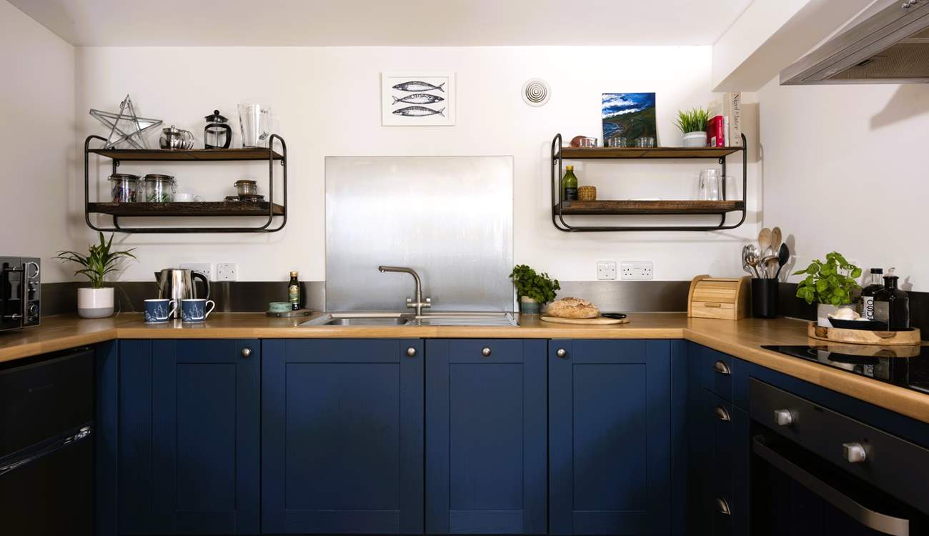 Very well-equipped, the kitchen includes an electric cooker, microwave, dishwasher and fridge (with freezer).
