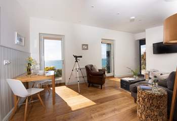 The incredible view can be enjoyed from the dining-table too.