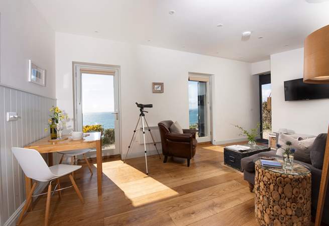 The incredible view can be enjoyed from the dining-table too.