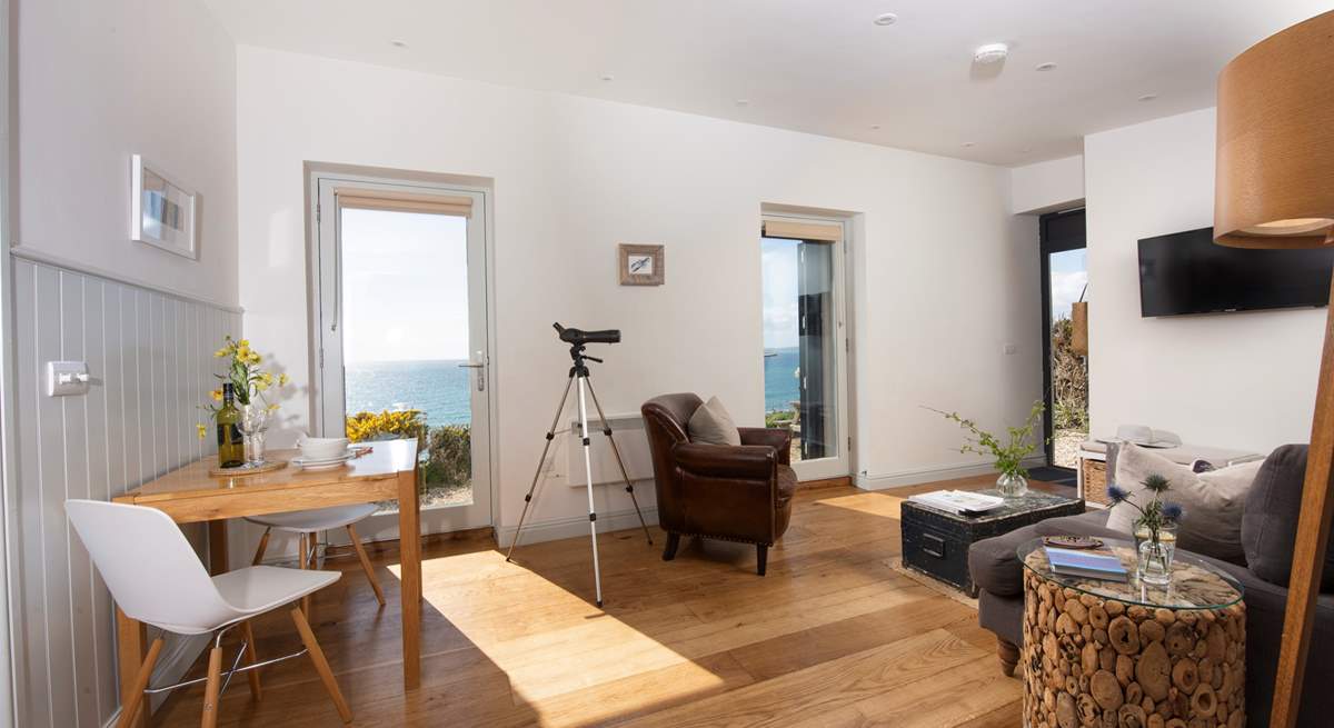 The incredible view can be enjoyed from the dining-table too.