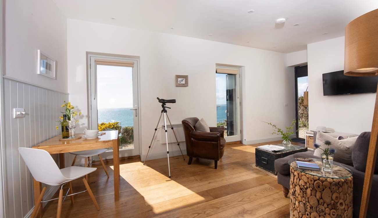The incredible view can be enjoyed from the dining-table too.