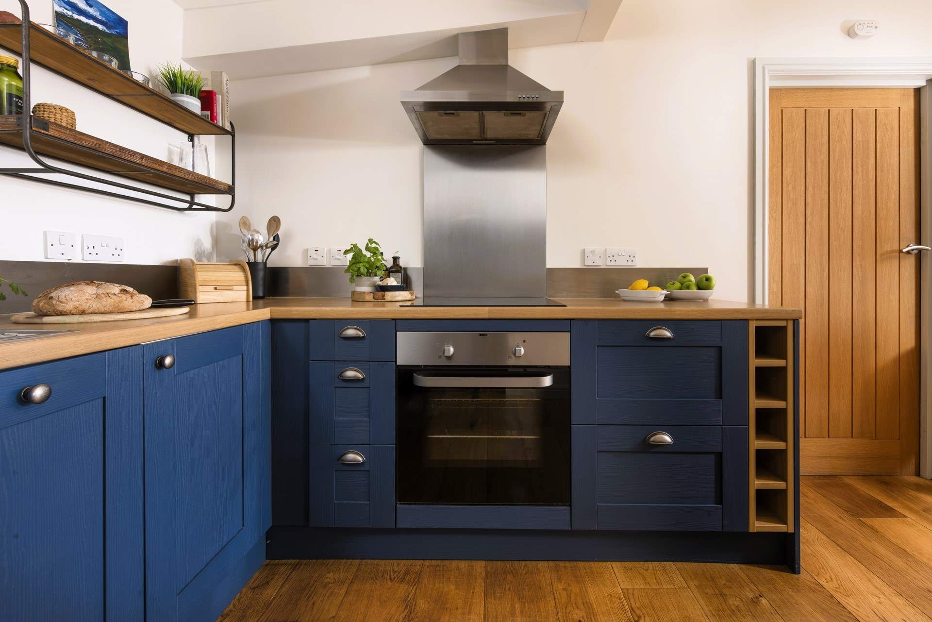 The colours throughout perfectly complement the setting.