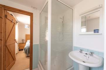 The double bedroom's en suite shower-room.
