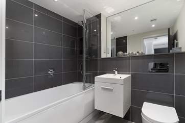 The super stylish family bathroom.