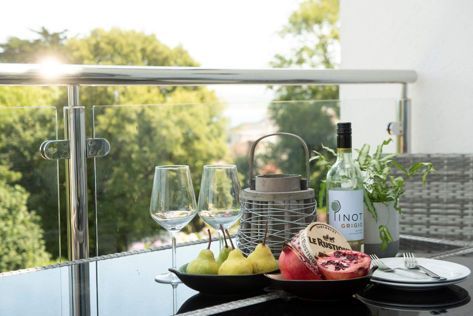 Sit back and relax in this stunning appartment.