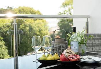 Sit back and relax in this stunning appartment.