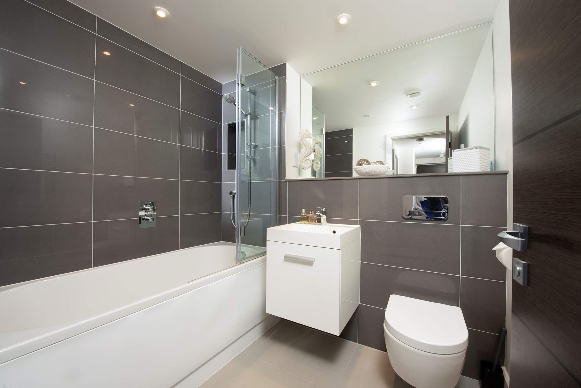 The super stylish family bathroom.