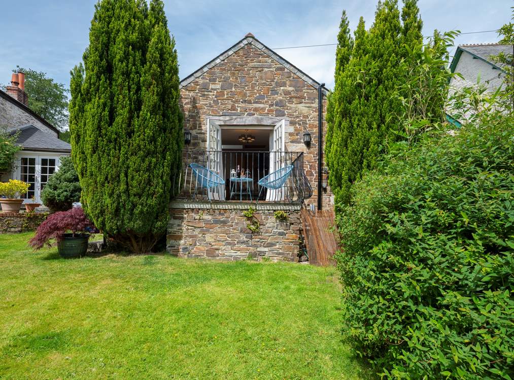 Looking from the garden towards the front of the cottage.