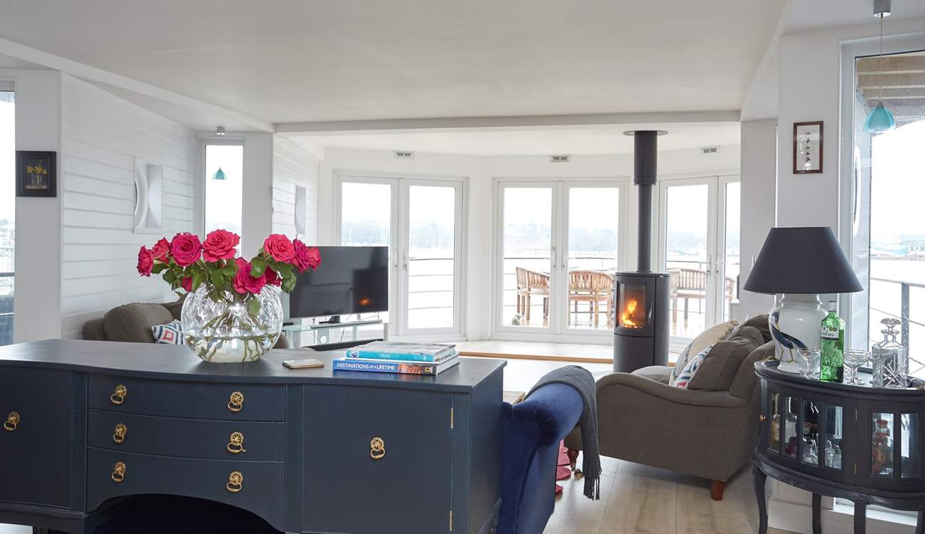 Double doors open out onto the bow of the boat with the choice of al fresco dining around the teak table and chairs.