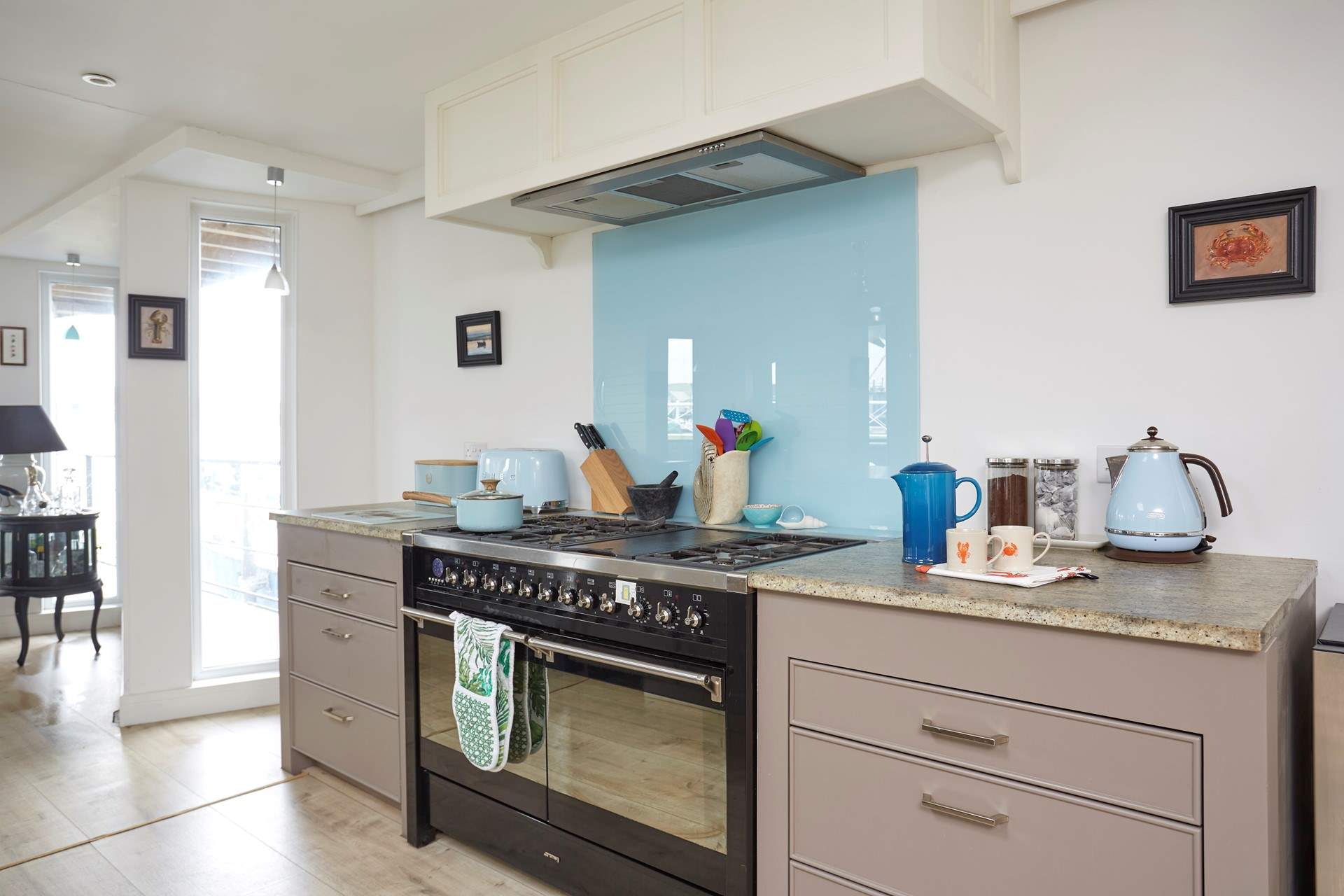 Prepare morning coffee, take it outside and enjoy the view of Bembridge Harbour.