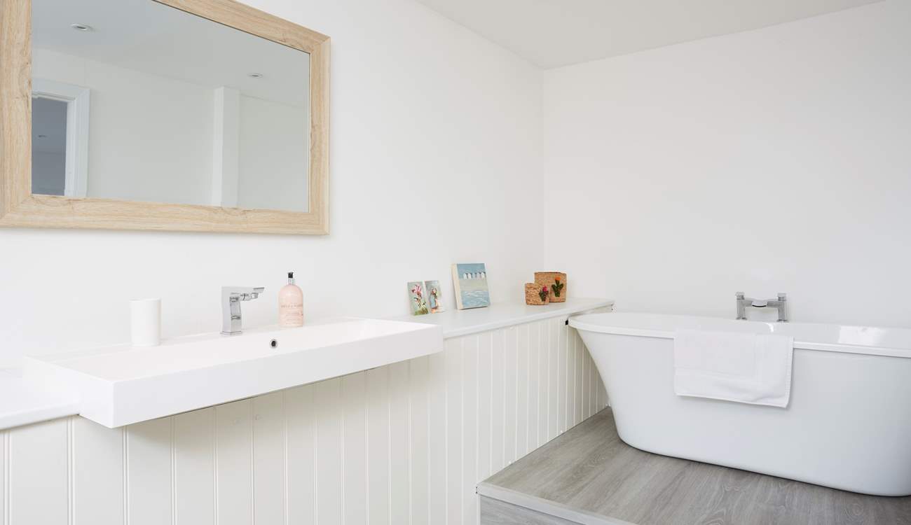 This bathroom is en suite to bedroom 1.