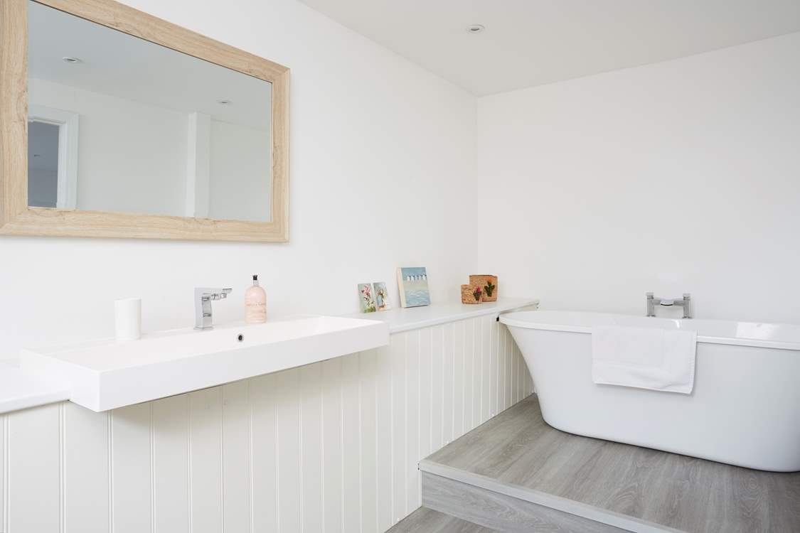 This bathroom is en suite to bedroom 1.