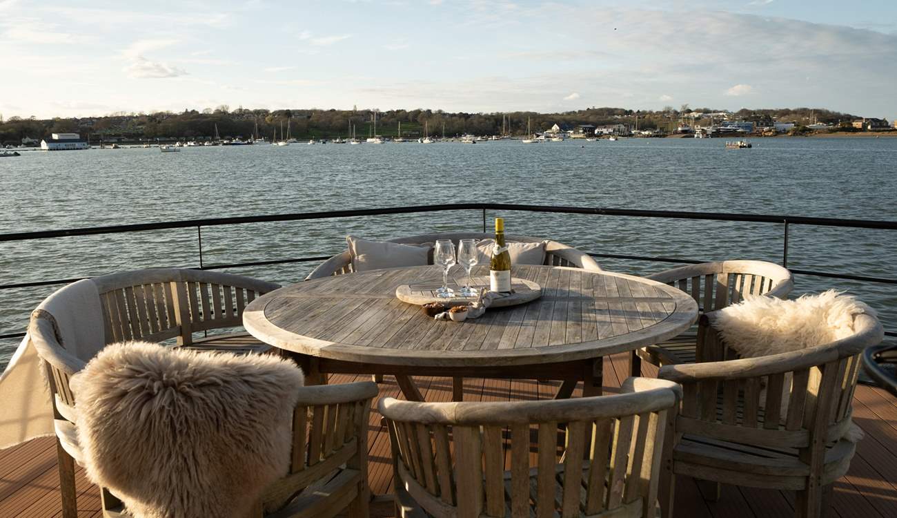 Enjoy al fresco dining any time on board your luxury houseboat.
