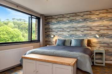 Lie in bed and enjoy the sea breeze.