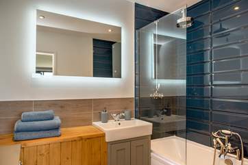 The master bedroom has an en suite bathroom.