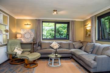 Relax in style and comfort enjoying the fabulous outlook.