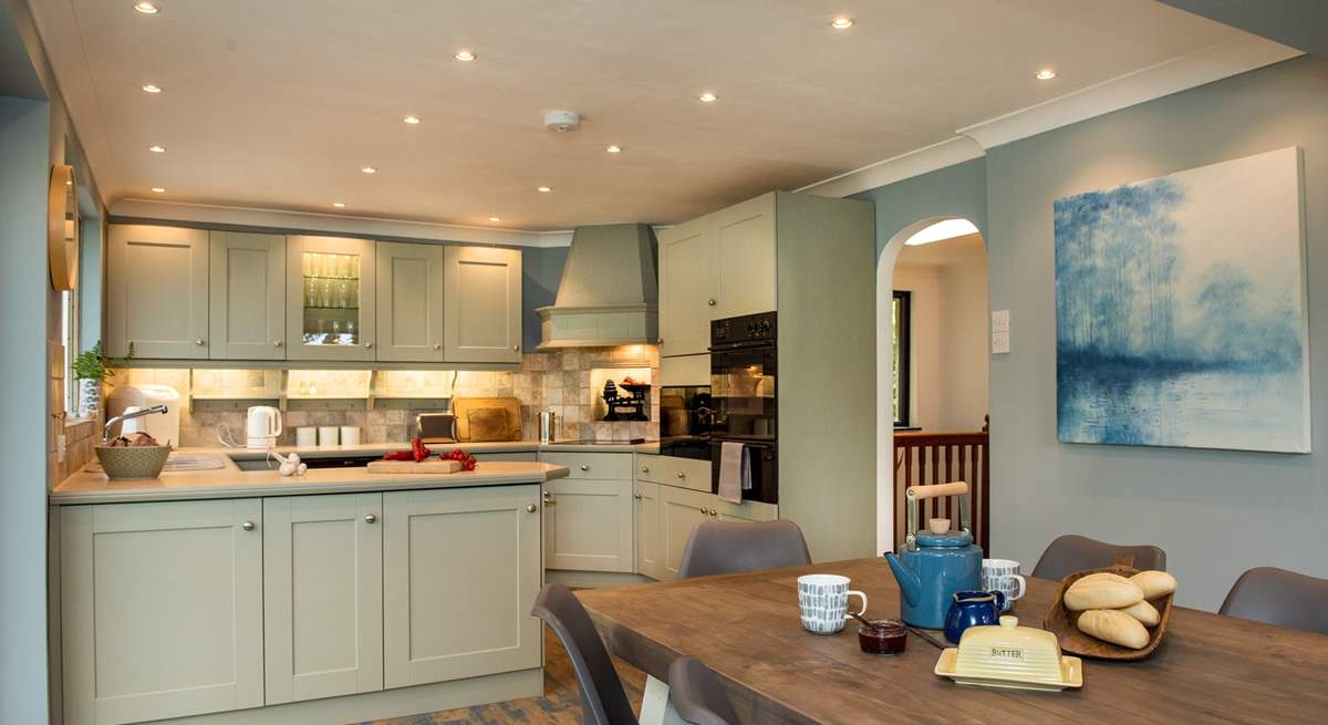 The kitchen/dining-room is light and spacious, perfect for cooking and dining with friends or family.