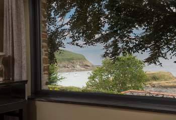 Watch the yachts sailing by in this idyllic cottage.