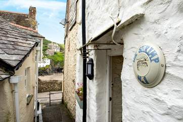 Step outside the front door and look right - that's how close you are to the harbour.