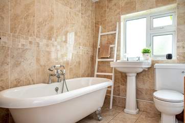 The stylish bathroom.