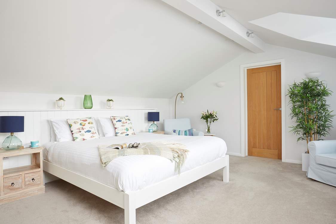 The luxury main bedroom has an en suite bathroom with separate shower cubicle.