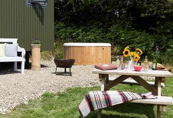 Cook up a scrummy supper on the fire-pit BBQ.