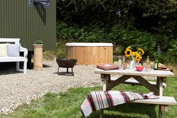 Cook up a scrummy supper on the fire-pit BBQ.