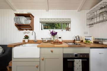 The kitchen is very well-equipped.