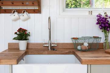 A lovely sink with hot and cold running water, of course.