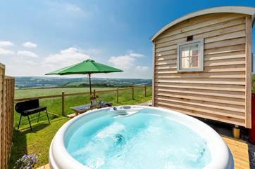 A true getaway retreat, with stunning views and a bubbling hot tub.