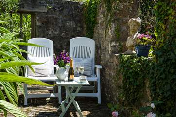 The perfect little spot for a chilled glass of bubbles.