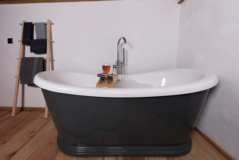 Sit back and relax in the roll-top bath - with a glass of wine and book in hand. 