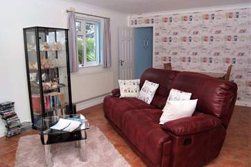 Cosy up and enjoy the space of this lovely lookout.