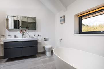 His and hers sinks, this is a very luxurious bathroom.