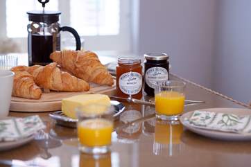 With shops close by, fresh provisions are easy to gather.