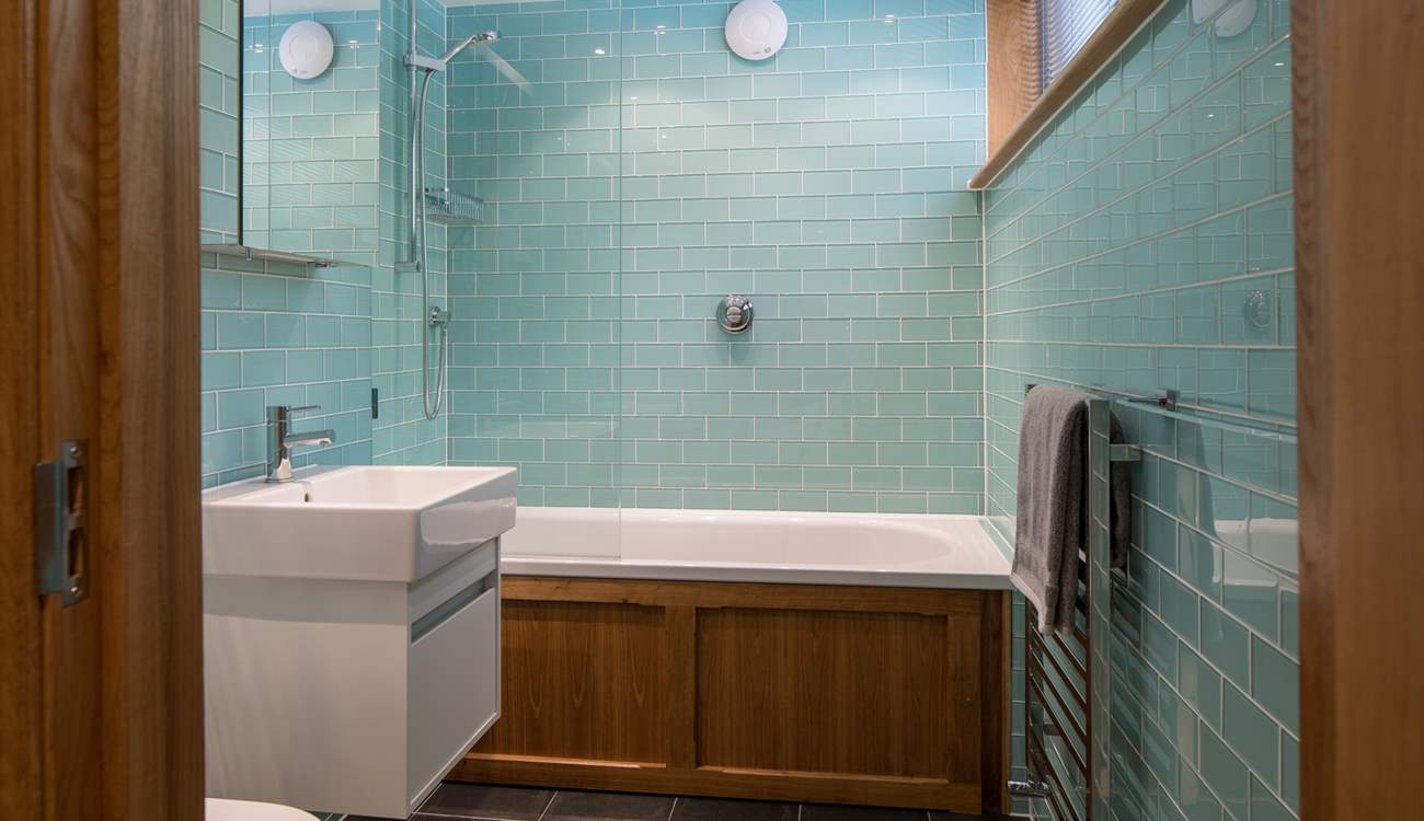 En suite to bedroom 1.